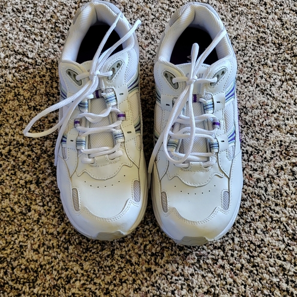 Vionic athletic shoes - Picture 5 of 9